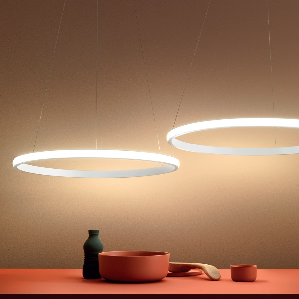 Lampadario iole gea luce sospeso ad anelli bianco o oro o titanio l FINITURA  BIANCO COLORE LUCE 3000K LUCE CALDA DIMENSIONI Ø 60 CM